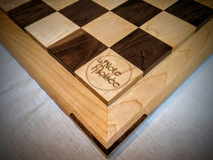 Échiquier authentique jeu d'échecs en bois massif de noyer et d'érable. Les pièces de jeux d'échecs sont incluses. Livraison gratuite