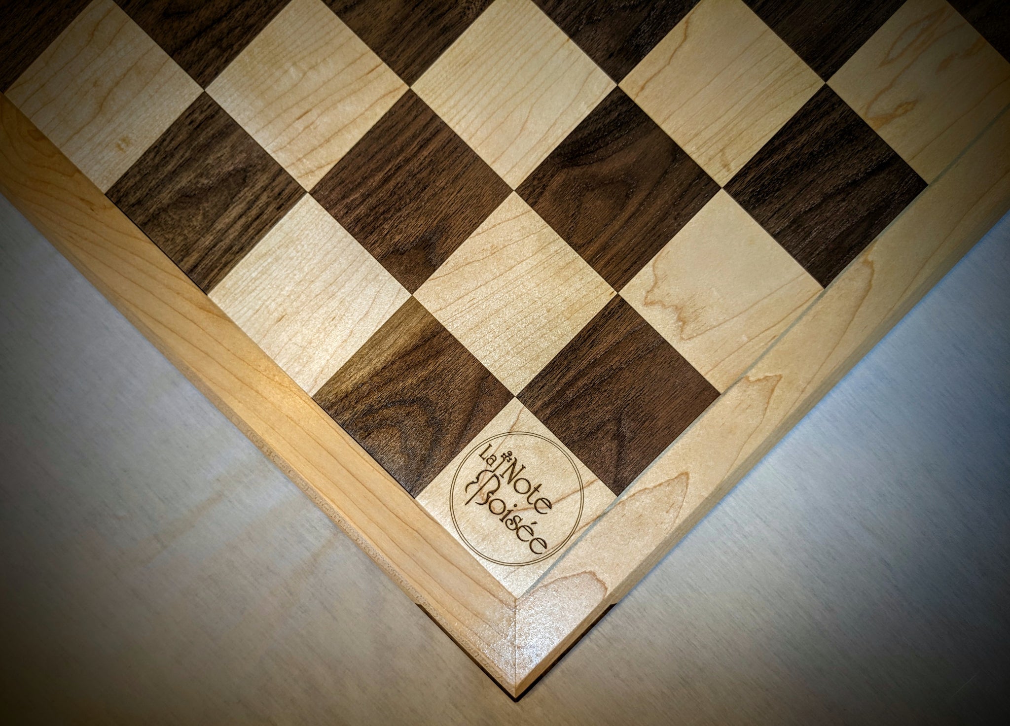 Échiquiers & jeux d'échecs en bois massif. Les pièces de jeu d'échecs – La  Note Boisée