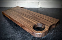 Charger l&#39;image dans la galerie, Ensemble de deux  planches à Tapas en bois de noyer noir. Elle sont aussi utilisée pour sushi, cocktail, vins et fromage. Dimensions 16&quot; X 5-5/8&quot;X7/8&quot;